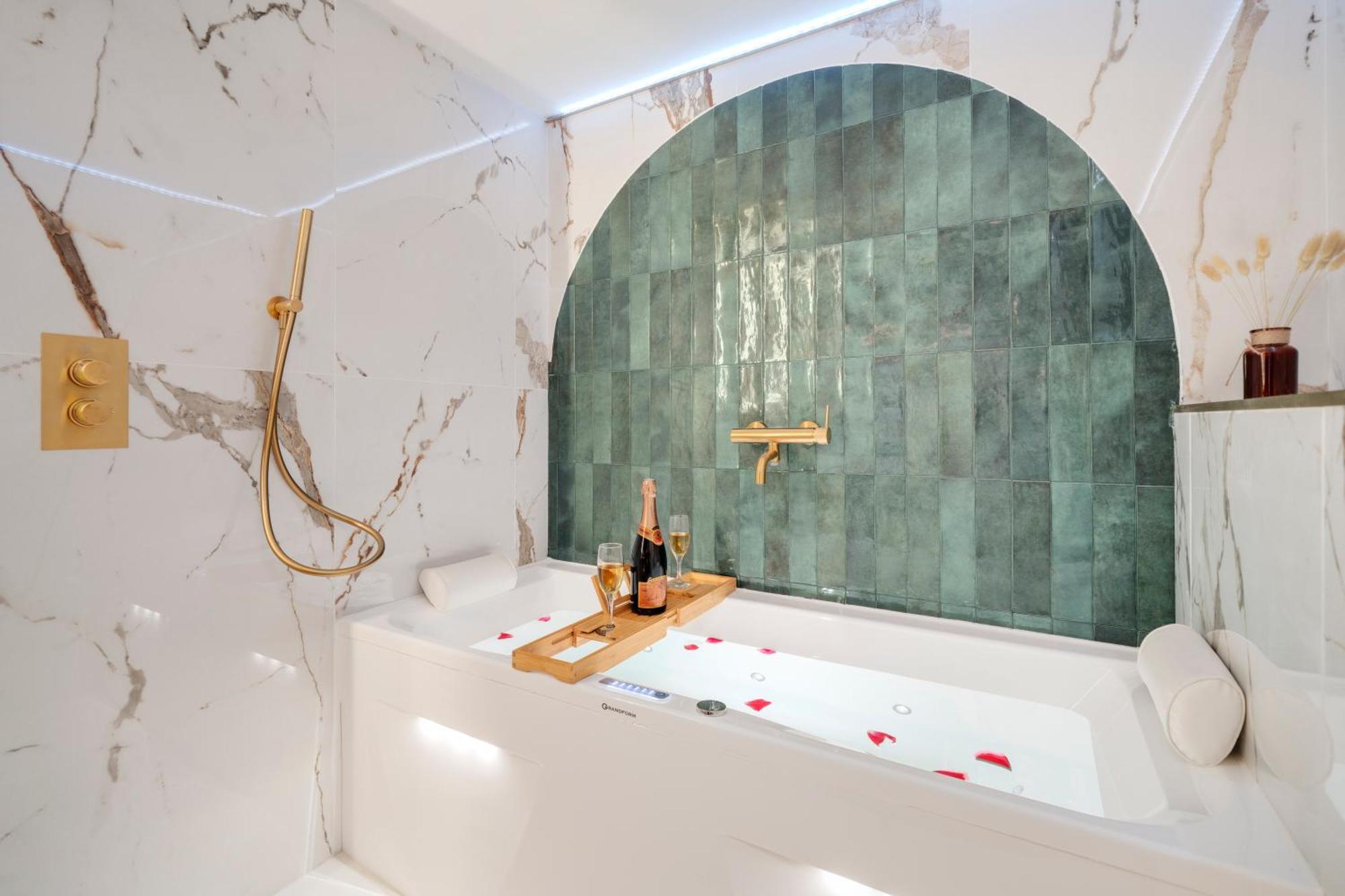 Cinema Room Haut De Gamme Avec Balneotherapie Nancy Luaran gambar